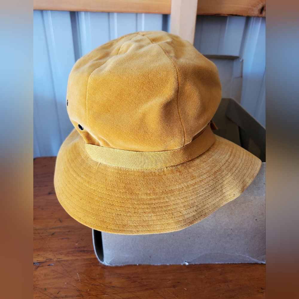 *SOLD* Vintage Betmar (New York) Ladies Cloche/Bucket Hat W/Original Box - Picture 1 of 13